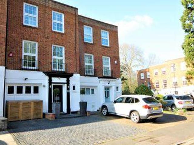 House for sale in Little Stanmore, Greater London