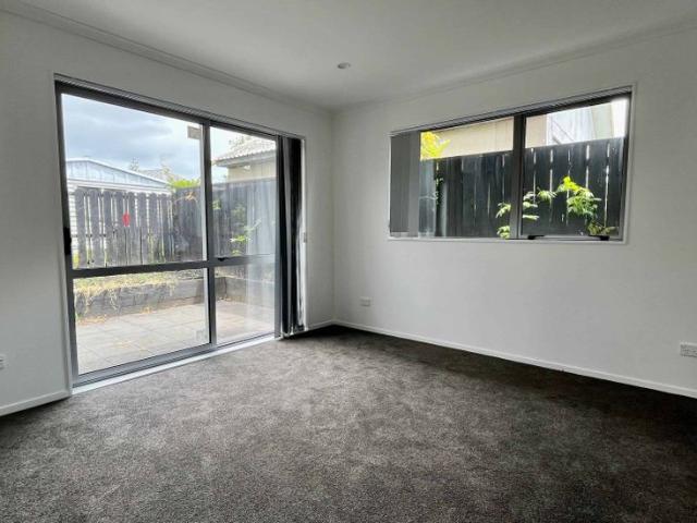 House for rent in Point England, Oroua County