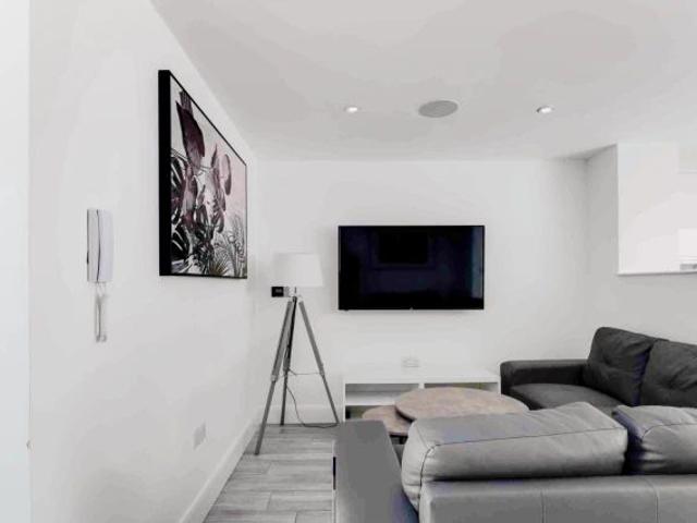 Apartment for rent in Calderstones