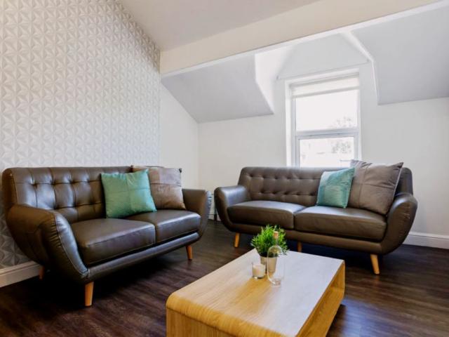 Room for rent in Hyde Park, West Yorkshire
