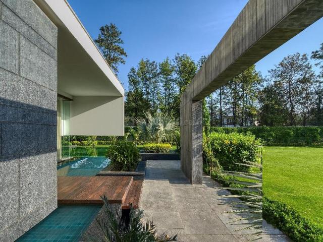 House for sale in Chattarpur Farms, Delhi