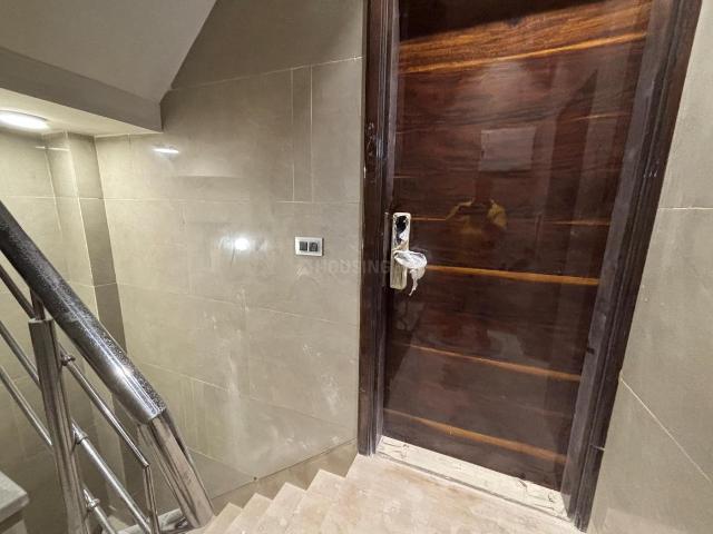 Flat for sale in North Delhi, Deri