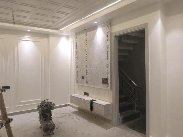 Flat for sale in North Delhi, Deri