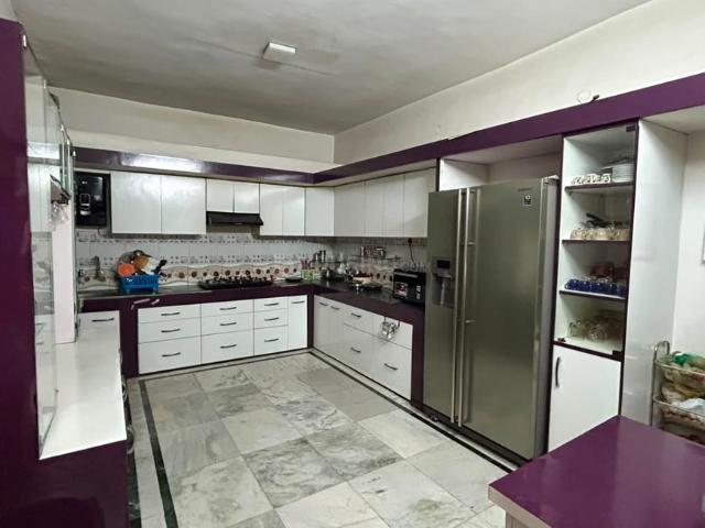 House for sale in Madya
