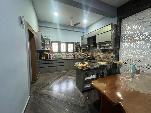 House for sale in Madya