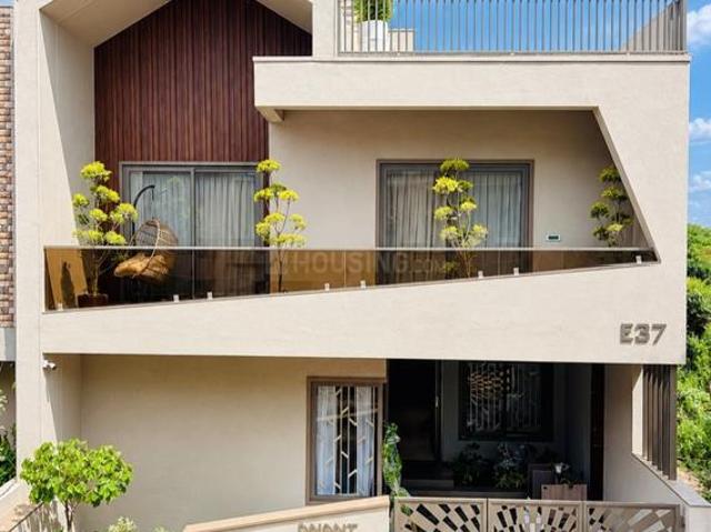 House for sale in Madya