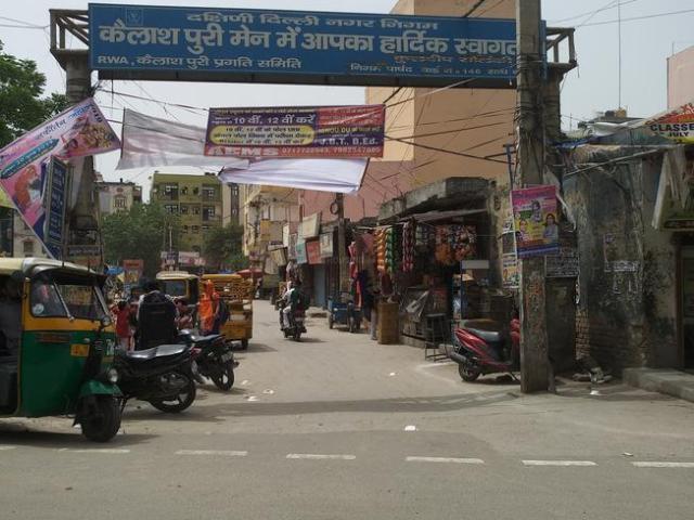 House for sale in South West Delhi, Deri