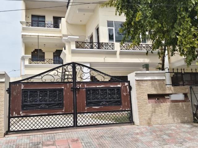 House for sale in Hariana
