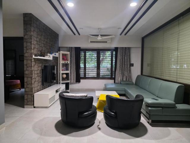 House for sale in Madya