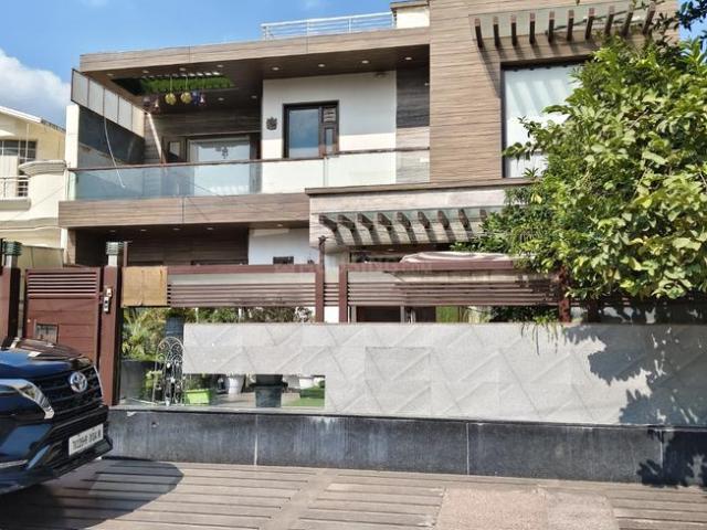 House for sale in Hariana