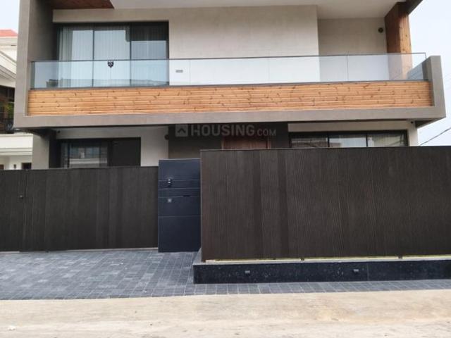 House for sale in Hariana