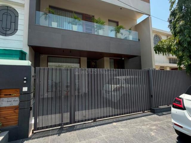 House for sale in Hariana