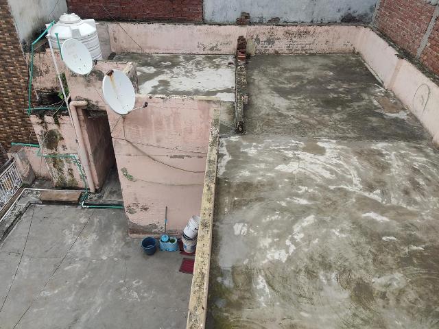 House for sale in North East Delhi, Deri