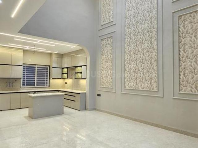 House for sale in Madya