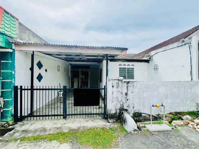Terraced House for sale in Malaka