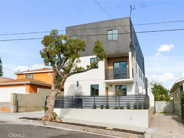Apartment for rent in Canoga Park, California