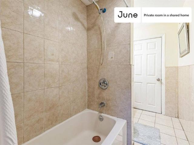 Room for rent in Hyde Park, Boston