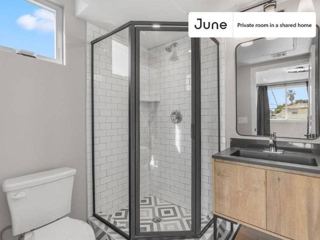 Room for rent in Canoga Park, California