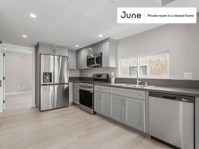 Room for rent in Canoga Park, California