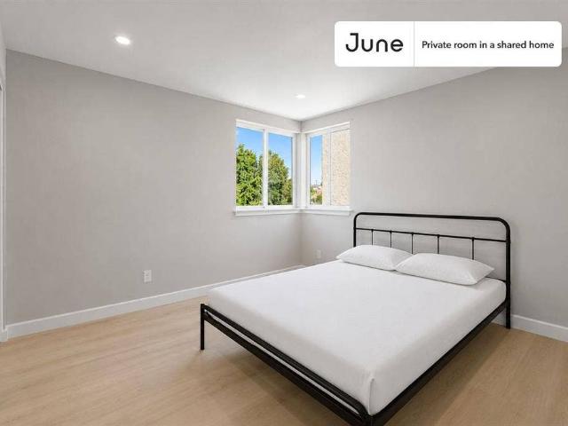 Room for rent in Canoga Park, California