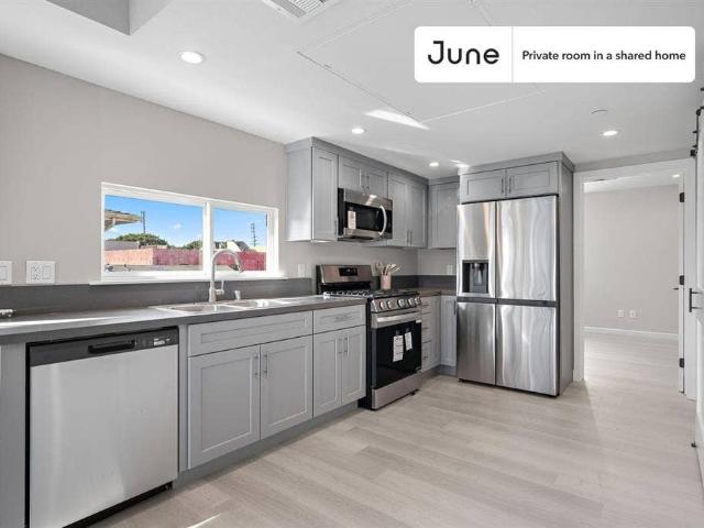 Room for rent in Canoga Park, California