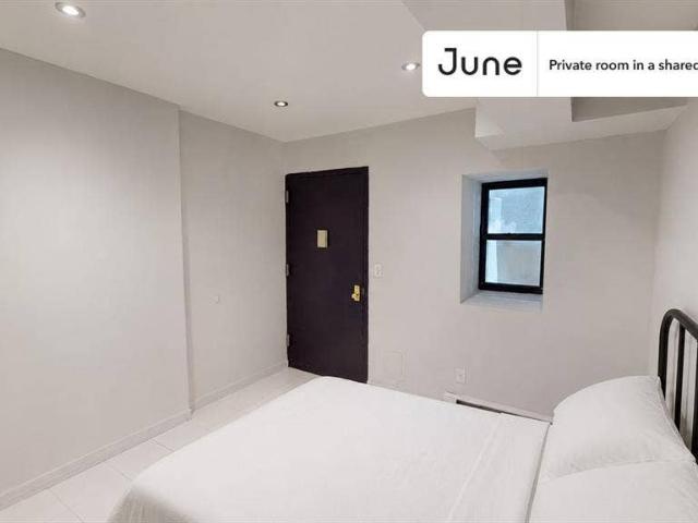 Room for rent in Arverne, New York