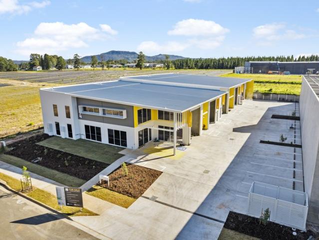 Warehouse for sale in Kings Creek, Queensland