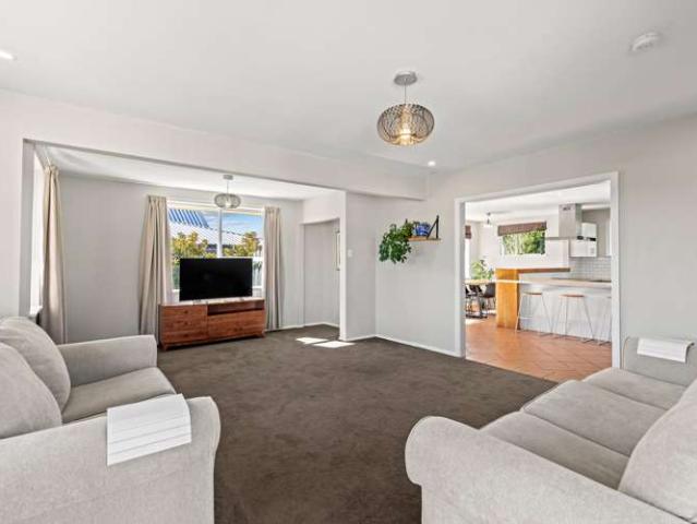 House for sale in Chaslands, Canterbury