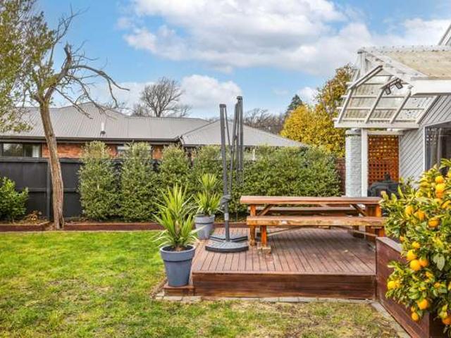 House for sale in Chaslands, Canterbury