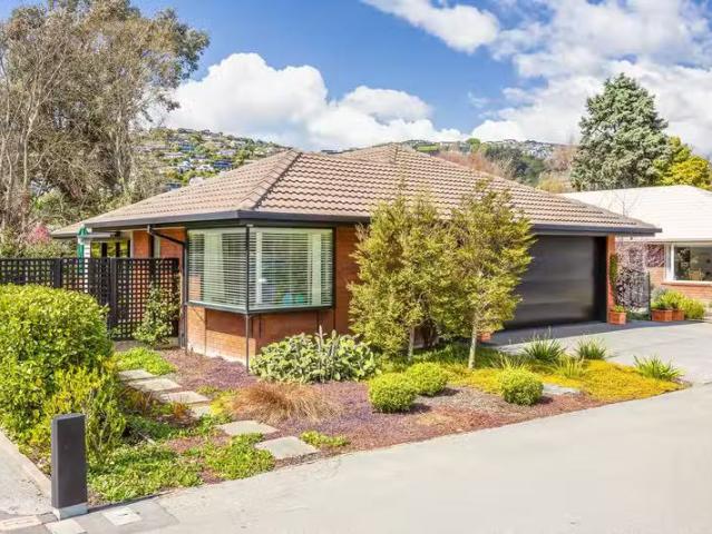 House for sale in Chaslands, Canterbury