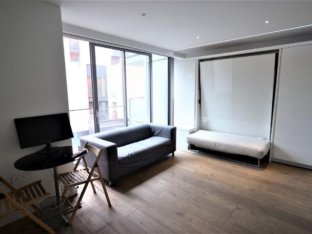 Studio for rent in Saint Giles, Bloomsbury