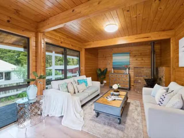 House for sale in Oratia, Oroua County