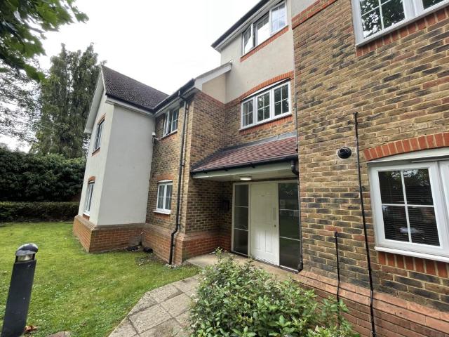 House for rent in Row Town, Surrey