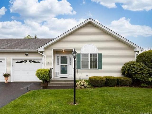 Condo for sale in Trumbull, Connecticut