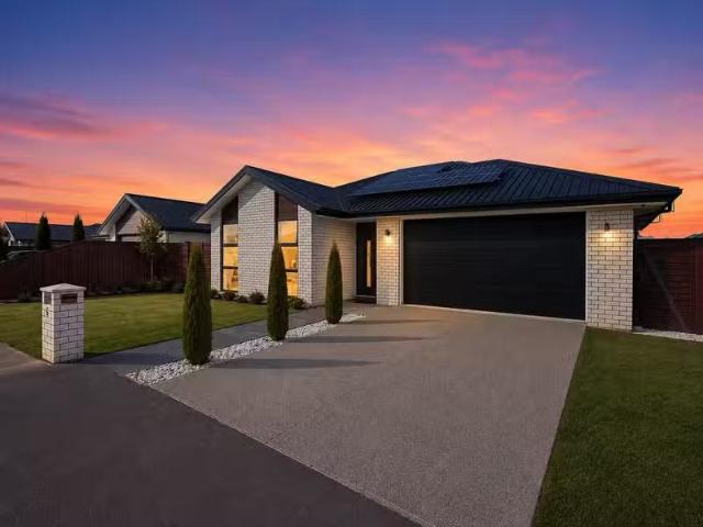 House for sale in Chaslands, Canterbury
