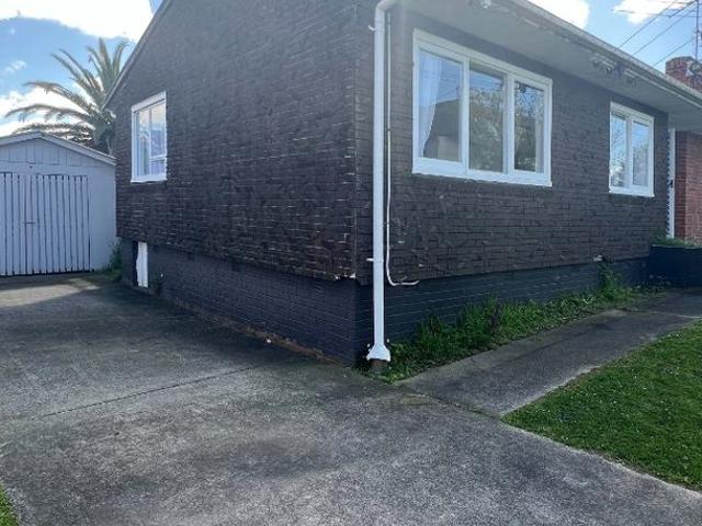 House for rent in Massey, Henderson-Massey