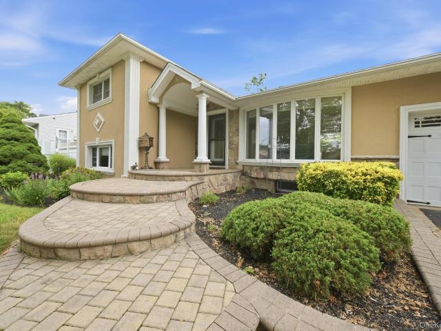 House for sale in Smithtown, New York