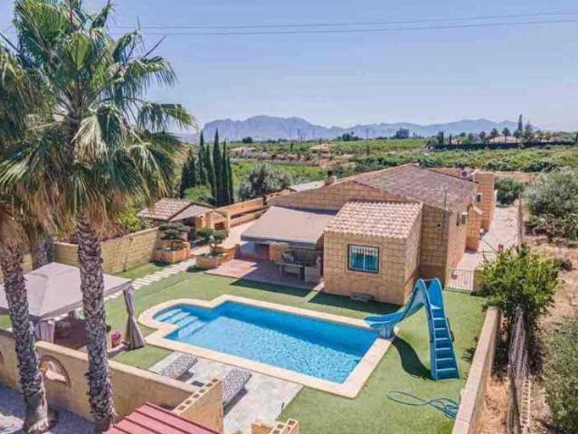 Casa en venta en Albatera