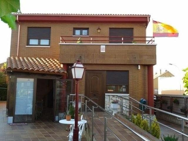 Casa en venta en Navatejera, Villaquilambre