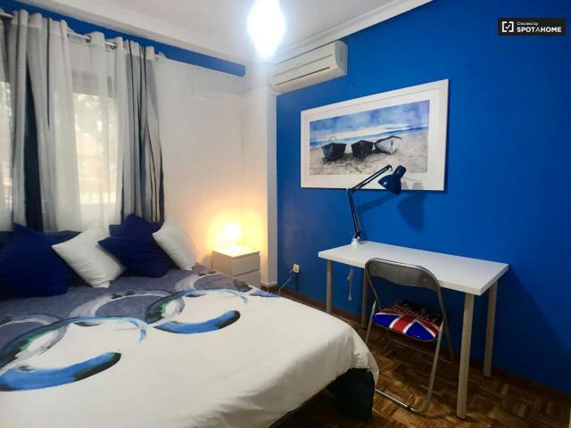 Habitación en alquiler en Alcalá De Henares, Distrito V