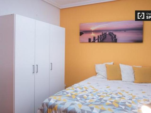 Habitación en alquiler en Alcalá De Henares, Distrito V