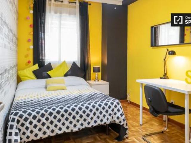 Habitación en alquiler en Alcalá De Henares, Distrito V