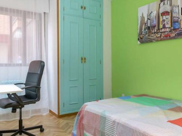 Habitación en alquiler en Alcalá De Henares, Distrito V