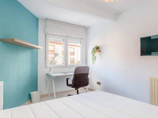 Habitación en alquiler en Alcalá De Henares, Distrito V