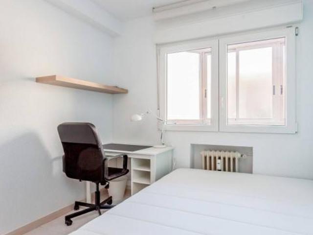 Habitación en alquiler en Alcalá De Henares, Distrito V