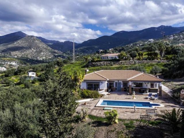 Villa en venta en Alcaucín