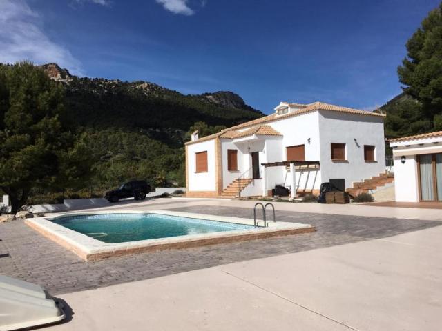 Villa en venta en Castalla