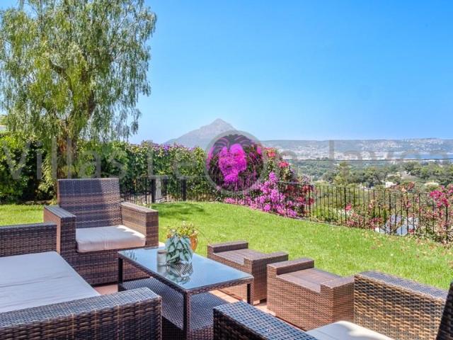 Villa en alquiler en Jávea, Trencall