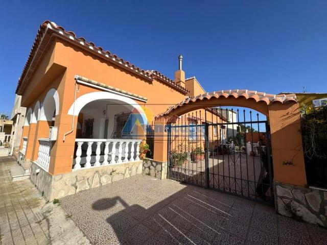 Chalet en venta en Urbanització Platja d'Oliva, la Safor