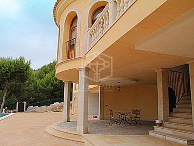 Villa en venta en Peguera